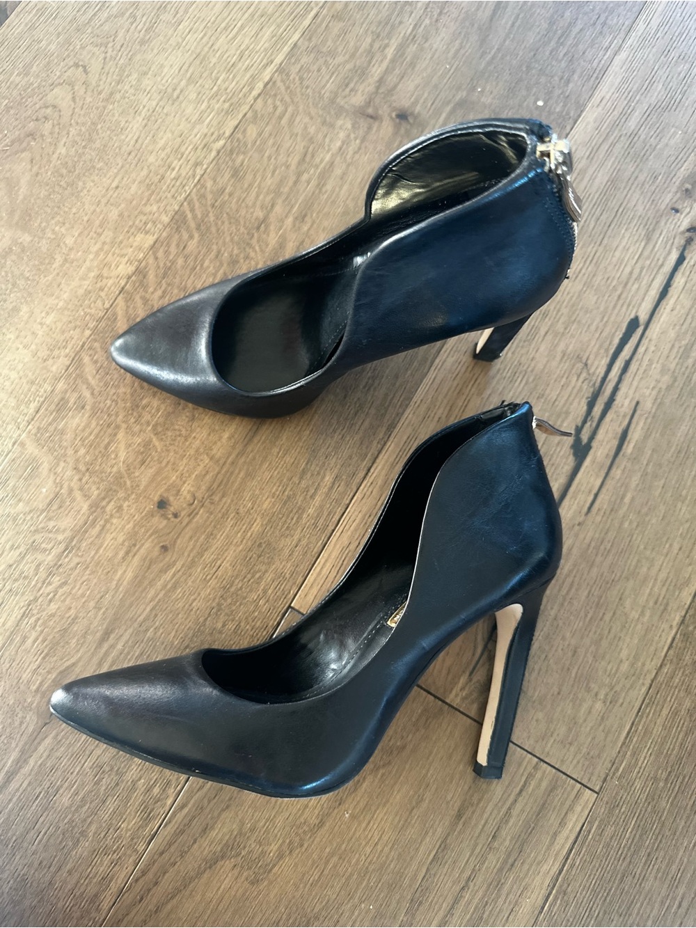 BCBG Generation Black Leather Pointed Toe Pumps Heels Size 4.5 – New
